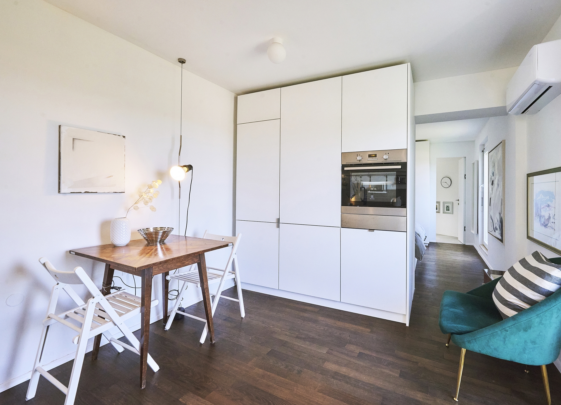 Crafted Renovation of a Housing Unit through Reuse and Care